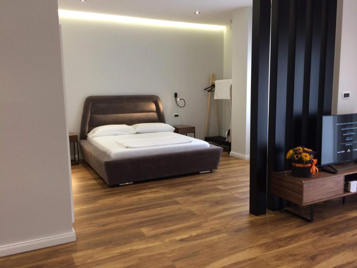 Skanderbeg Square Center Appartamento *
